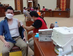 Legislator dan Jajaran Sekretariat DPRD Sulut Terima Vaksin Booster