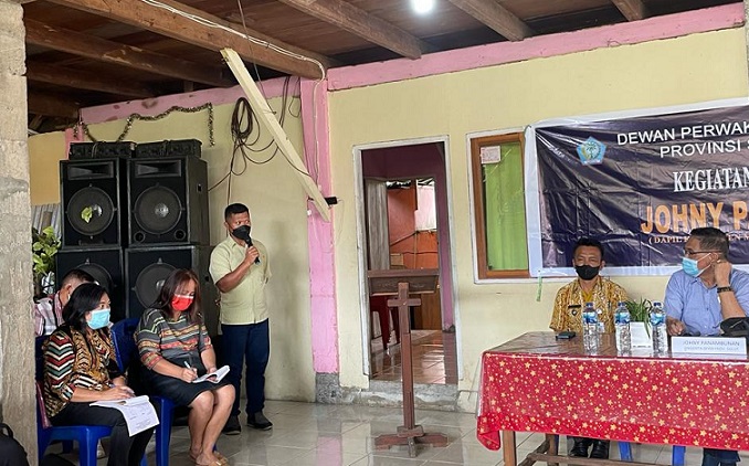 Anggota DPRD Sulut Jhony Panambunan saat melaksanakan Reses I