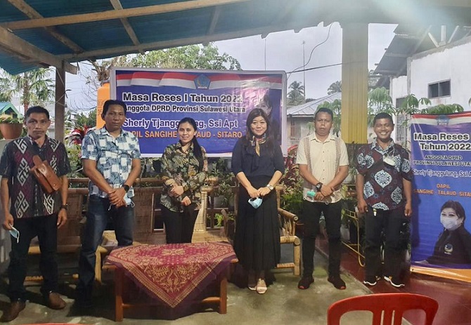 Srikandi DPRD Sulut SERLY TJANGGULUNG Saat melaksanakan Reses II di Talaud