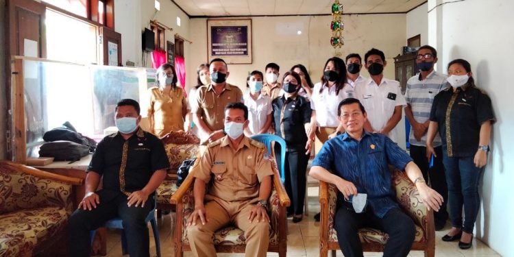 Wakil Ketua DPRD Sulut Vicktor Mailangkay saat melaksanakan Masa Reses I