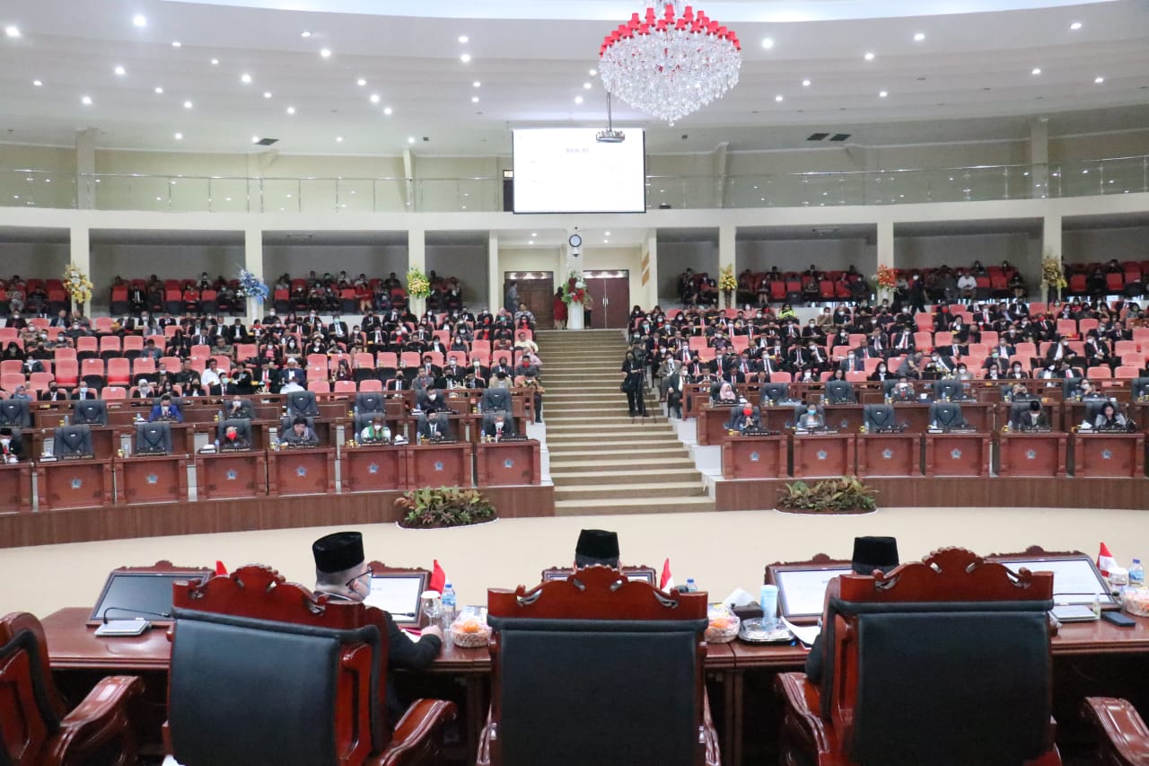 Foto suasana Rapat Paripurna DPRD Sulut