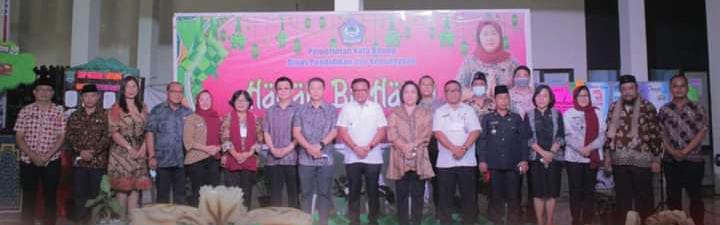 Foto : Wali Kota Bitung MAURITS MANTIRI saat foto Bersama