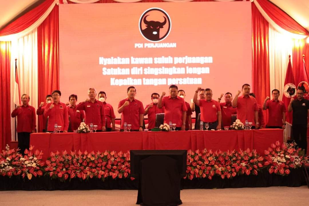 Bendahara Umum DPP PDIP ddidampingi Sekjen PDIP HASTO KRISTIANTO saat menyampaikan arahnnya