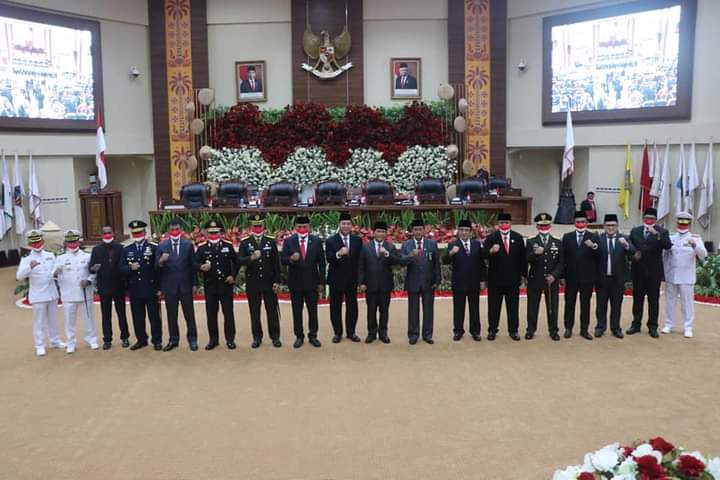 Foto : Forkopimda lakukan foto bersama usai rapat paripurna