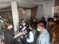 Alm. Jenny Tumbuan Berpulang, Senior Partai Golkar Sulut Melayat