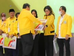 Rekrut Anggota Baru Terbanyak, Partai Golkar Sulut Diganjar Penghargaan Dari Ketum Airlangga Hartarto