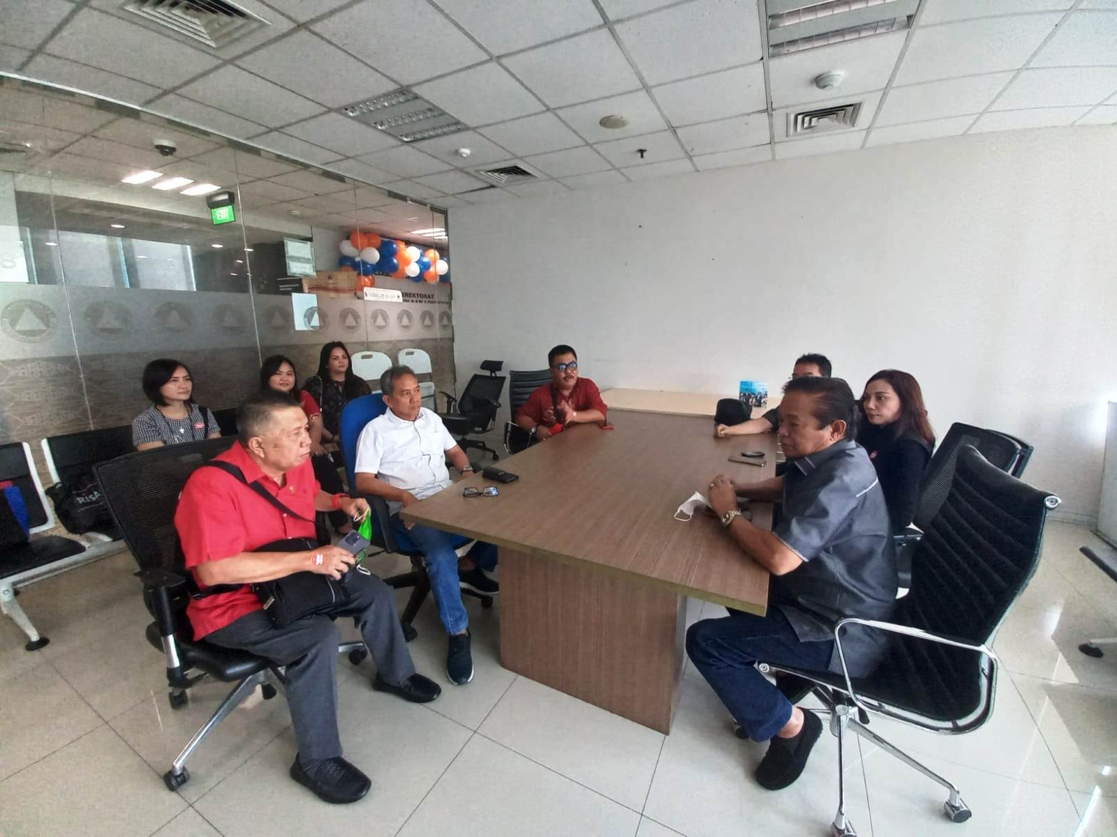 Foto : Komisi III DPRD Sulut dibawah Ketua Komisi Berty Kapojos saat melaksanakan kunker ke BNPB