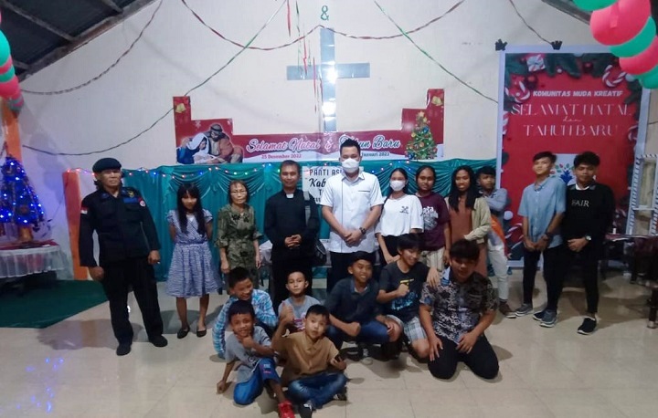 Foto : Anggota DPRD Sulut, Braien Waworuntu saat melaksanakan Sosbang di wilayah Minahasa
