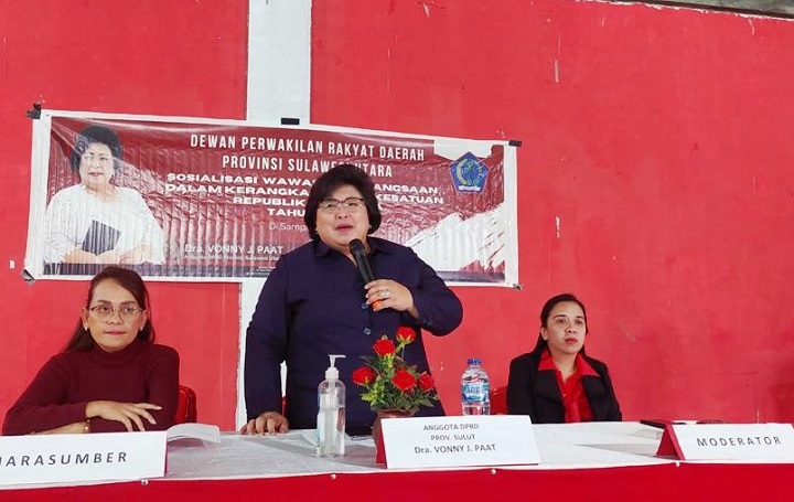 Foto : Anggota DPRD Sulut,, Vonny J. Paat saat melaksanakan Sosbang di wilayah Tomohon