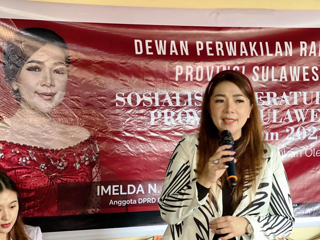 Foto : Anggota DPRD Sulut Komisi IV, Imelda Novita Rewah saat mensosialisasikan Perda di Dapilnya Minahasa