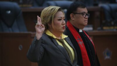Foto: Anggota DPRD Sulut, Meyke Lavarence saat di lantik, Sabtu (25/3/23) siang
