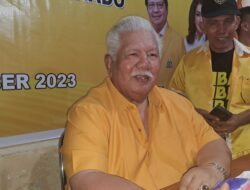 Jimmy Rimba Rogi Serahkan SK Pencalonan Pilwako Dari DPP Ke DPD II Partai Golkar Manado