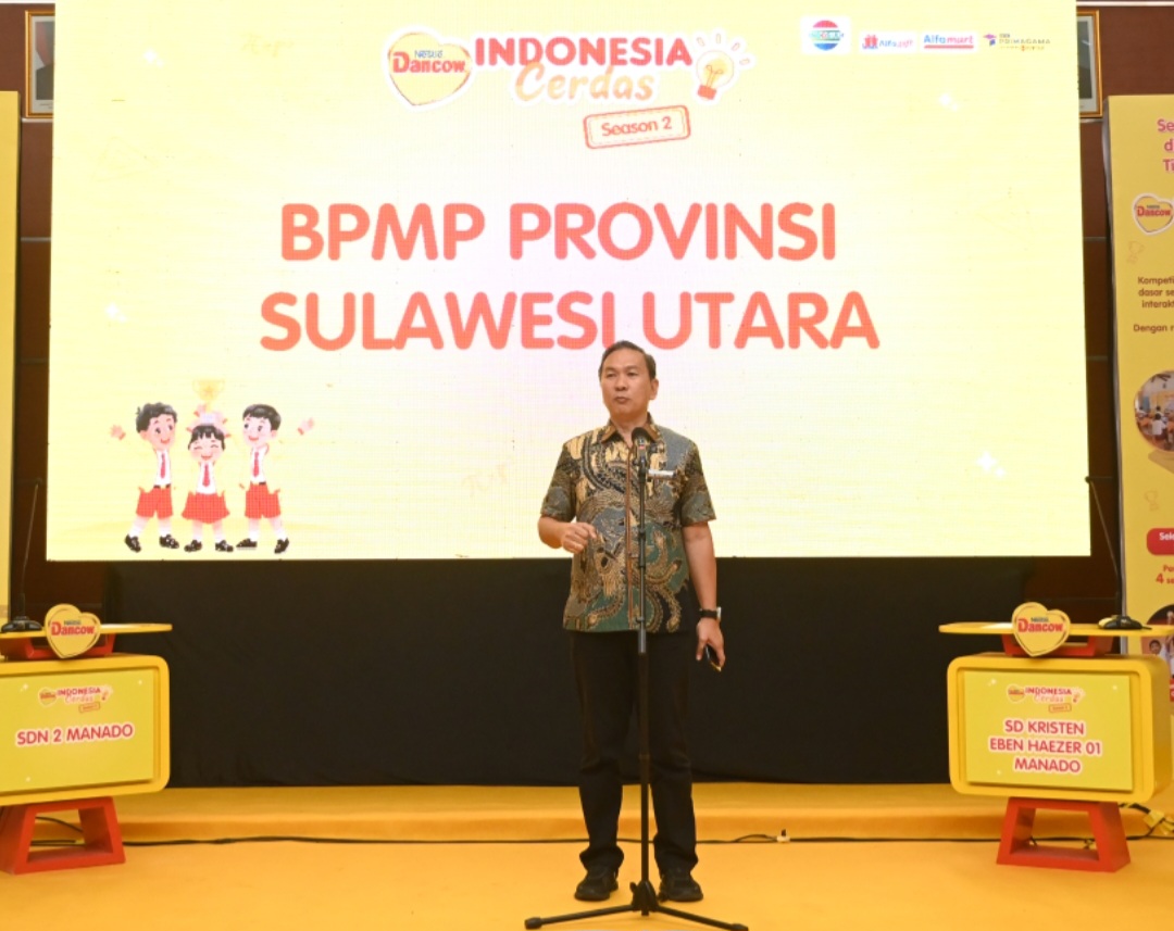Foto: Kepala Badan Penjaminan Mutu Pendidikan (BPMP) Provinsi Sulawesi Utara Febry H.J. Dien, S.T., M.Inf.Tech (Man) mengapresiasi penyelenggaraan kompetisi DANCOW Indonesia Cerdas Season 2 yang sangat sejalan dengan program prioritas “7 Kebiasaan Anak Indonesia Hebat” dari
Kemendikdasmen RI. Beliau juga mendorong semangat siswa-siswi dari keempat Sekolah Dasar Sulawesi Utara yang hari ini mengikuti seleksi tingkat
provinsi, dan menyampaikan harapan bagi tim pemenang agar mempersiapkan diri sebaik-baiknya untuk berjuang di babak final nanti.